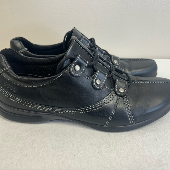 Ecco Womens 38 Black Leather Walking Shoes size 7/7.5 EUC Casual Sneakers - Picture 6 of 10
